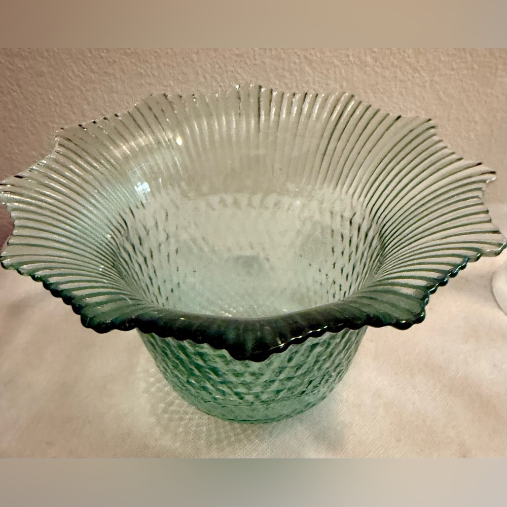 Green glass vase/bowl, candle holder…. Mermaid tail look. 4.25”
